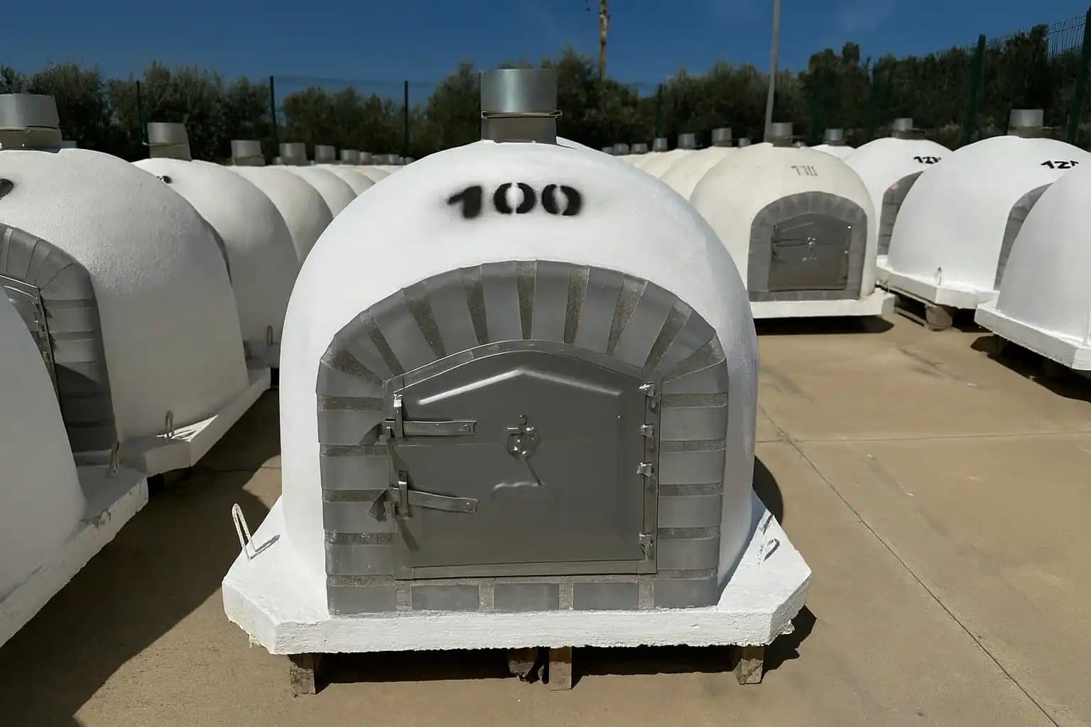 Four à Bois, cheminée centrale gris