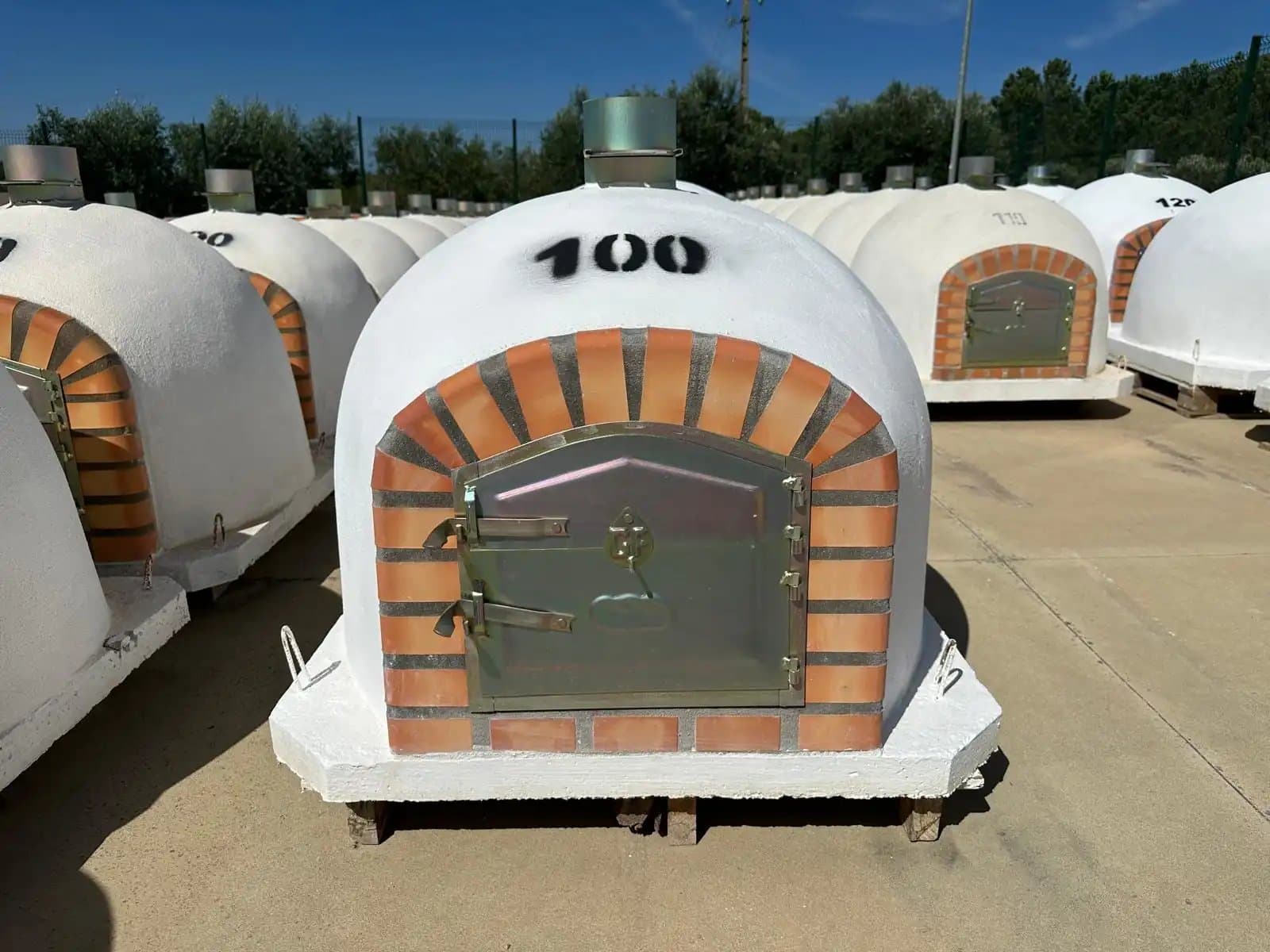 Four à Bois, cheminée centrale rouge